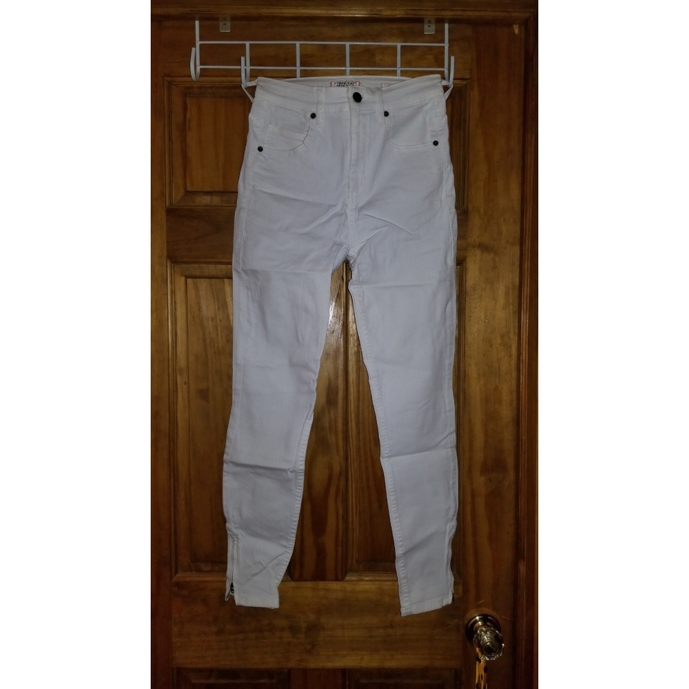 White Guess Zip crop jeans